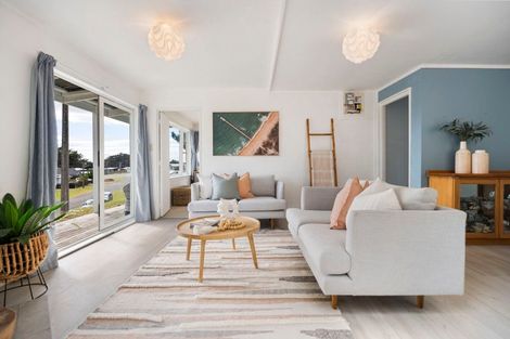 Photo of property in 8 Signal Street, Foxton Beach, Foxton, 4815