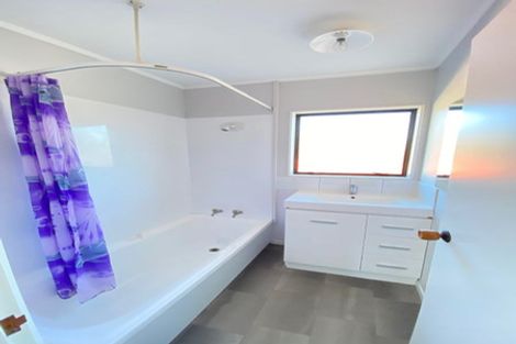 Photo of property in 25 Alidade Place, Massey, Auckland, 0614