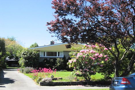Photo of property in 28 Oakfield Street, Burnside, Christchurch, 8053