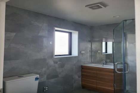 Photo of property in 29 Raleigh Road, Northcote, Auckland, 0627