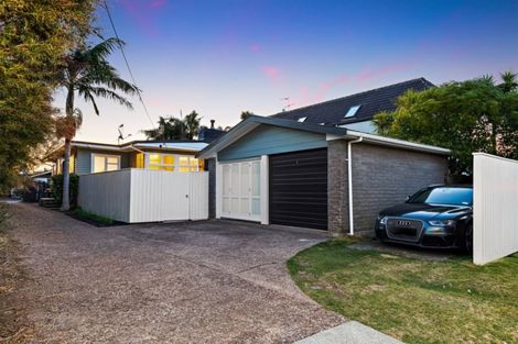 Photo of property in 1/15 Stratford Avenue, Milford, Auckland, 0620