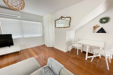 Photo of property in 17 Caspian Close, New Lynn, Auckland, 0600