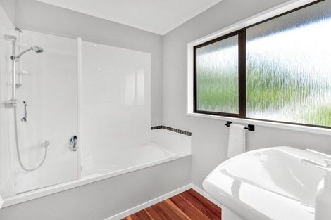 Photo of property in 1/180 Sandspit Road, Shelly Park, Auckland, 2014