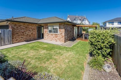 Photo of property in 2a Renata Crescent, Te Atatu Peninsula, Auckland, 0610