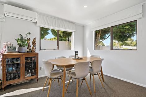 Photo of property in 80 Kervil Avenue, Te Atatu Peninsula, Auckland, 0610