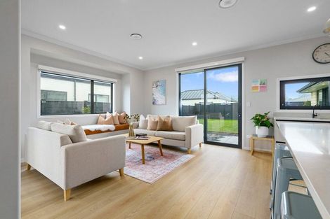 Photo of property in 32 Hugo Shaw Drive, Cambridge, 3434