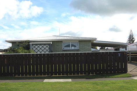 Photo of property in 2 Kupe Place, Castlecliff, Whanganui, 4501