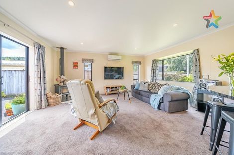 Photo of property in 5 Maru Street, Stokes Valley, Lower Hutt, 5019