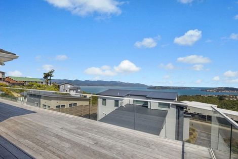 Photo of property in 30 Grumman Lane, Newlands, Wellington, 6037