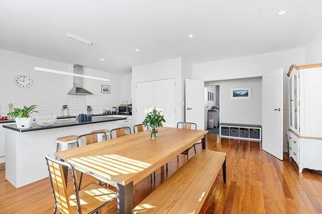 Photo of property in 27 Mexted Terrace, Tawa, Wellington, 5028