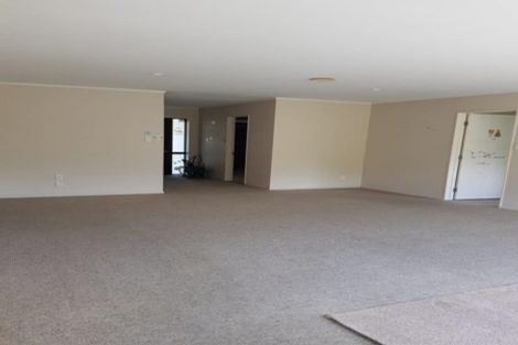 Photo of property in 30 Eroni Clarke Close, Flat Bush, Auckland, 2019
