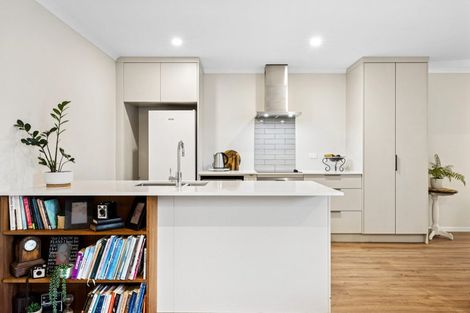 Photo of property in 9 Metoriti Crescent, Karaka, 2124
