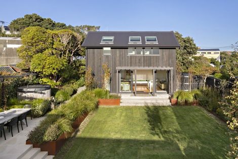 Photo of property in 17 West Road, Northland, Wellington, 6012