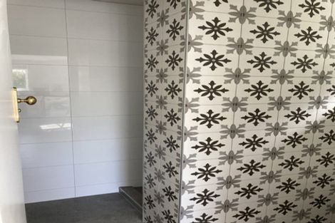 Photo of property in 339c Devon Street West, New Plymouth, 4310