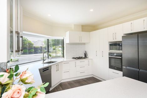 Photo of property in 96 Pacific Drive, Fitzherbert, Palmerston North, 4410
