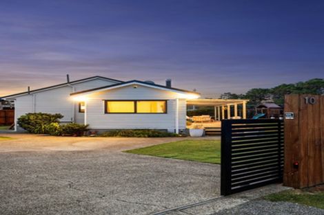 Photo of property in 10 Great North Road, Riverhead, 0820
