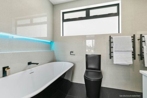 Photo of property in 2a Redwood Drive, Massey, Auckland, 0614