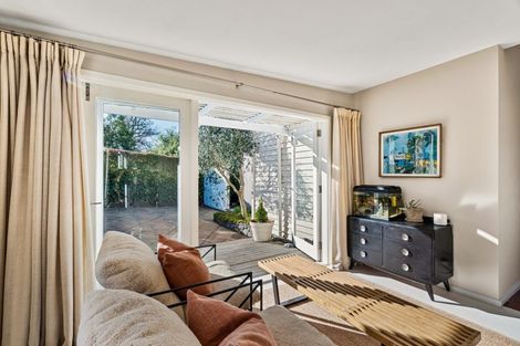 Photo of property in 113a Chaucer Road, Hospital Hill, Napier, 4110