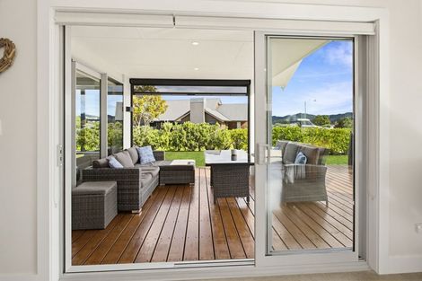 Photo of property in 14 Topping Place, Whitianga, 3510