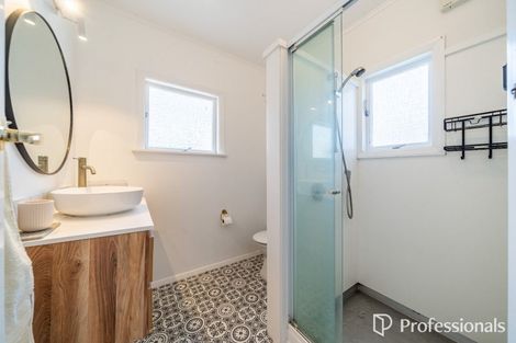Photo of property in 6 Te Whiti Grove, Korokoro, Lower Hutt, 5012