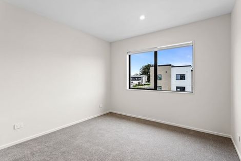 Photo of property in 28 Viridian Avenue, Rosehill, 2113