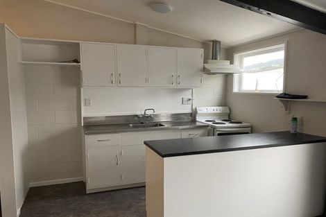 Photo of property in 21f5 Collins Avenue, Tawa, Wellington, 5028