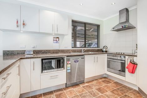 Photo of property in 42 Manuka Grove, Helensville, 0875