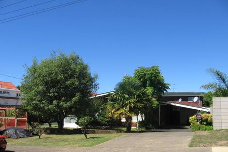 Photo of property in 1/2 Pierce Road, Milford, Auckland, 0620