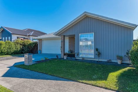 Photo of property in 13 Papa Orchard Drive, Kumeu, 0810