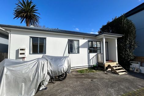 Photo of property in 22 Essex Street, Te Atatu South, Auckland, 0610