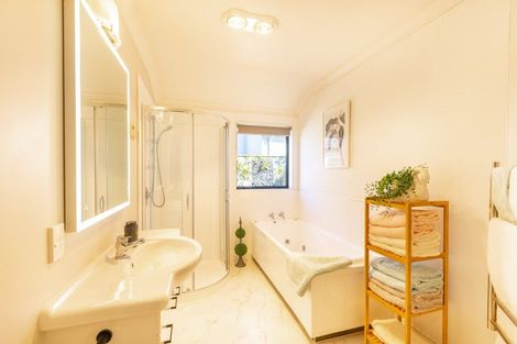 Photo of property in 32 Millennium Hill, Paraparaumu, 5032