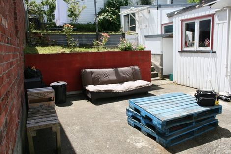 Photo of property in 4 Howard Street, Mount Cook, Wellington, 6021