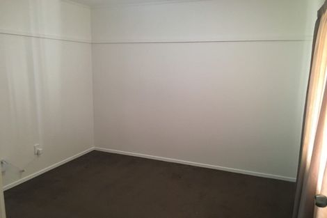 Photo of property in 2/24 Frank Evans Place, Henderson, Auckland, 0610