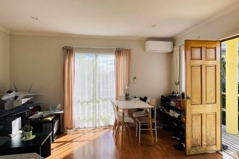 Photo of property in 12 Tyndrum Place, Highland Park, Auckland, 2010