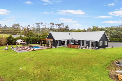 Photo of property in 104 Foster Road, Kumeu, 0891