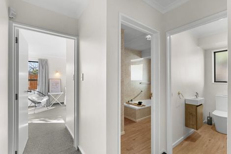 Photo of property in 32 Montclare Avenue, Avonhead, Christchurch, 8042