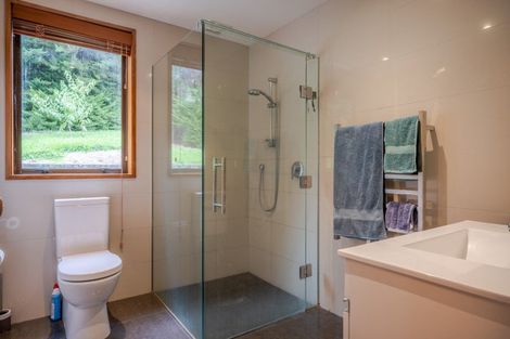 Photo of property in 200 Holmes Bay Valley Road, Pigeon Bay, 7583
