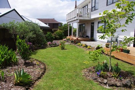 Photo of property in 3 Nadine Place, Mangere Bridge, Auckland, 2022