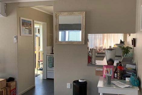 Photo of property in 49f3 Apu Crescent, Lyall Bay, Wellington, 6022
