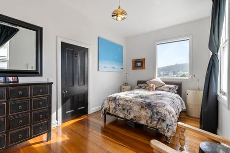 Photo of property in 66 Roxburgh Street, Mount Victoria, Wellington, 6011