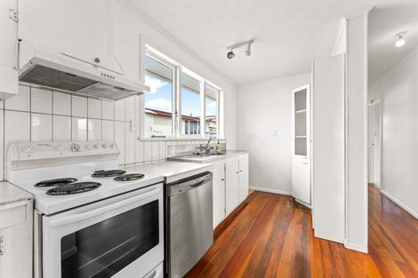 Photo of property in 30 Ozich Avenue, Te Atatu South, Auckland, 0610