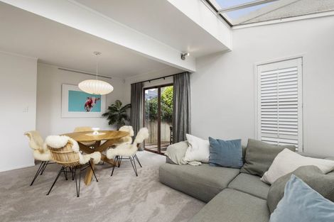 Photo of property in 127 Mellons Bay Road, Mellons Bay, Auckland, 2014