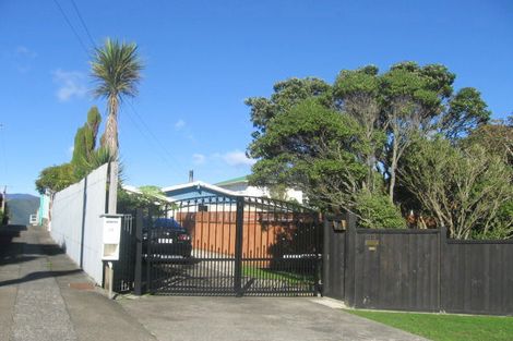 Photo of property in 35 Pokohiwi Road, Normandale, Lower Hutt, 5010