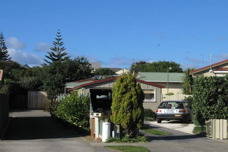 Photo of property in 84 Queens Road, Waikanae Beach, Waikanae, 5036