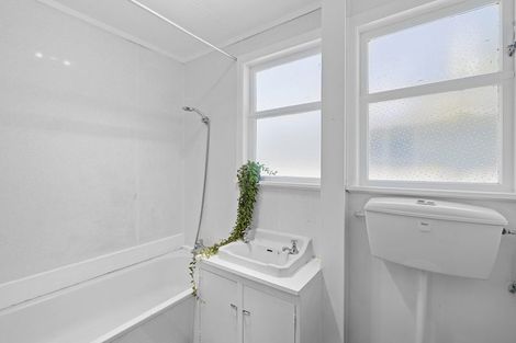 Photo of property in 12 Regent Place, Blagdon, New Plymouth, 4310