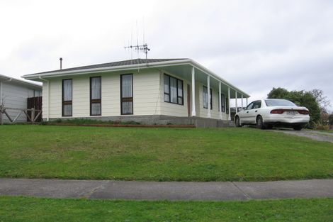 Photo of property in 15 Hillcrest Drive, Kelvin Grove, Palmerston North, 4414