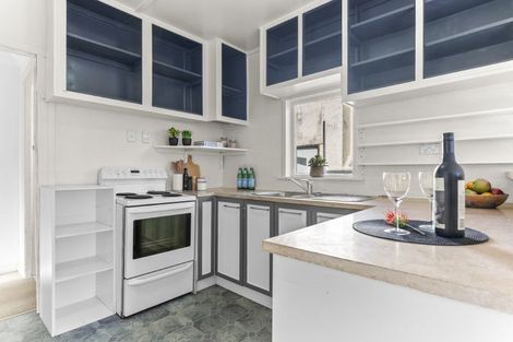 Photo of property in 108 Carrington Street, Lower Vogeltown, New Plymouth, 4310