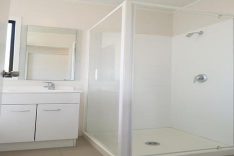 Photo of property in 2/1 Landsdale Place, Massey, Auckland, 0614