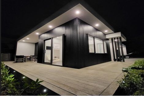 Photo of property in 13a Dillon Street, Lowry Bay, Lower Hutt, 5013
