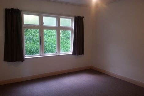 Photo of property in 18 Garden Road, Northland, Wellington, 6012